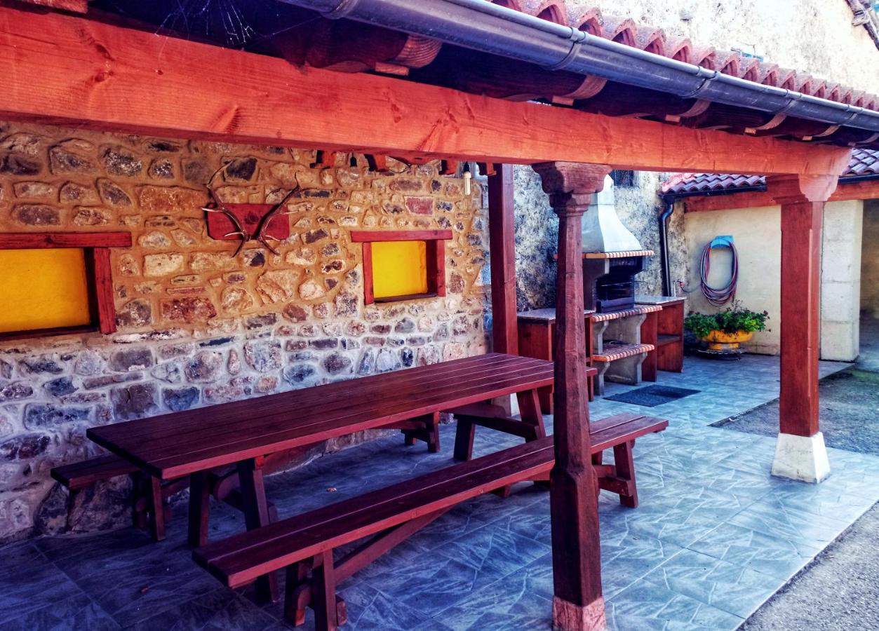 Casa Rural Buron Посада де Валдеон Екстериор снимка